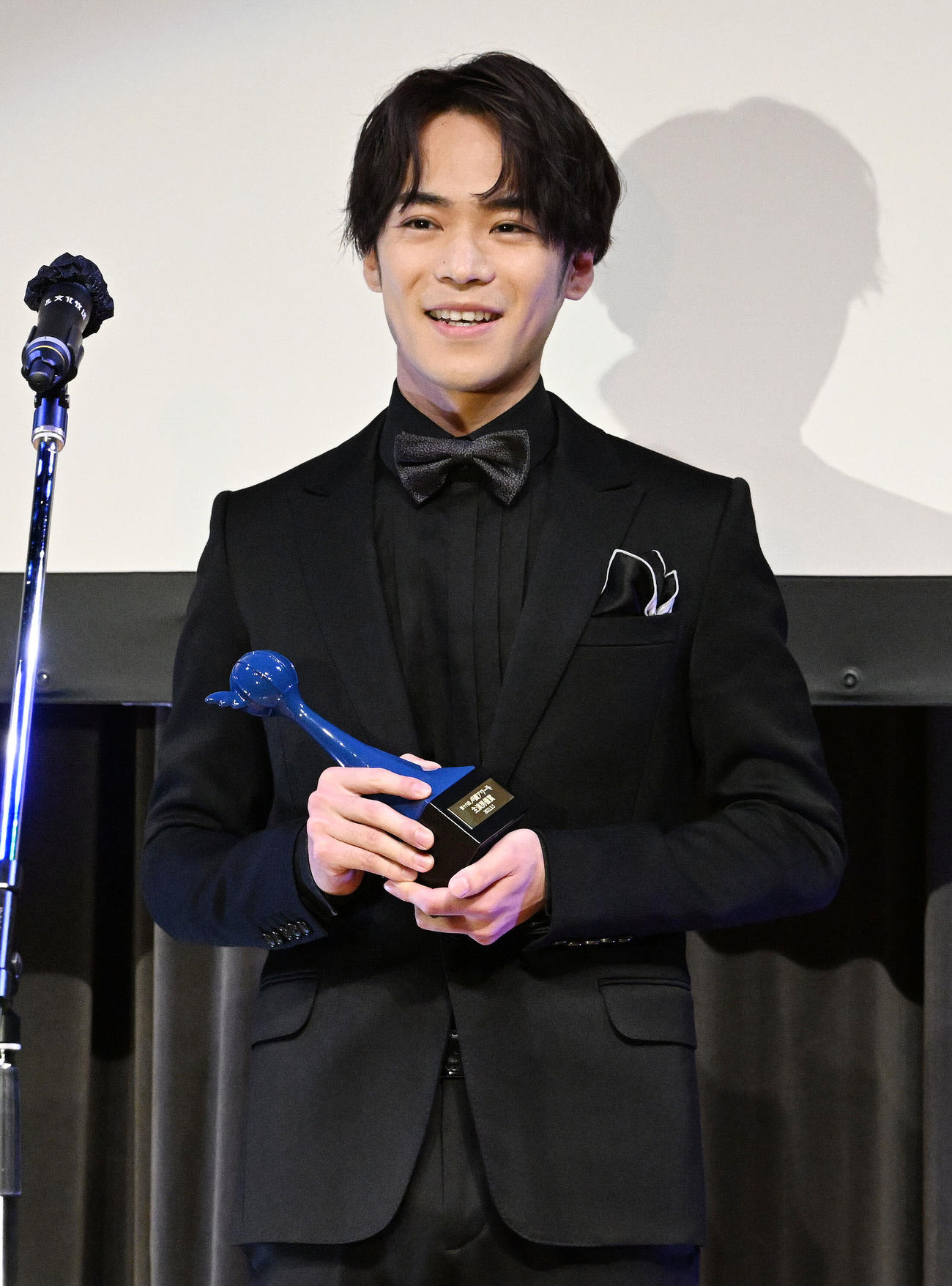 第16回声優アワードで主演男優賞を受賞し笑顔の小野賢章（撮影・滝沢徹郎）