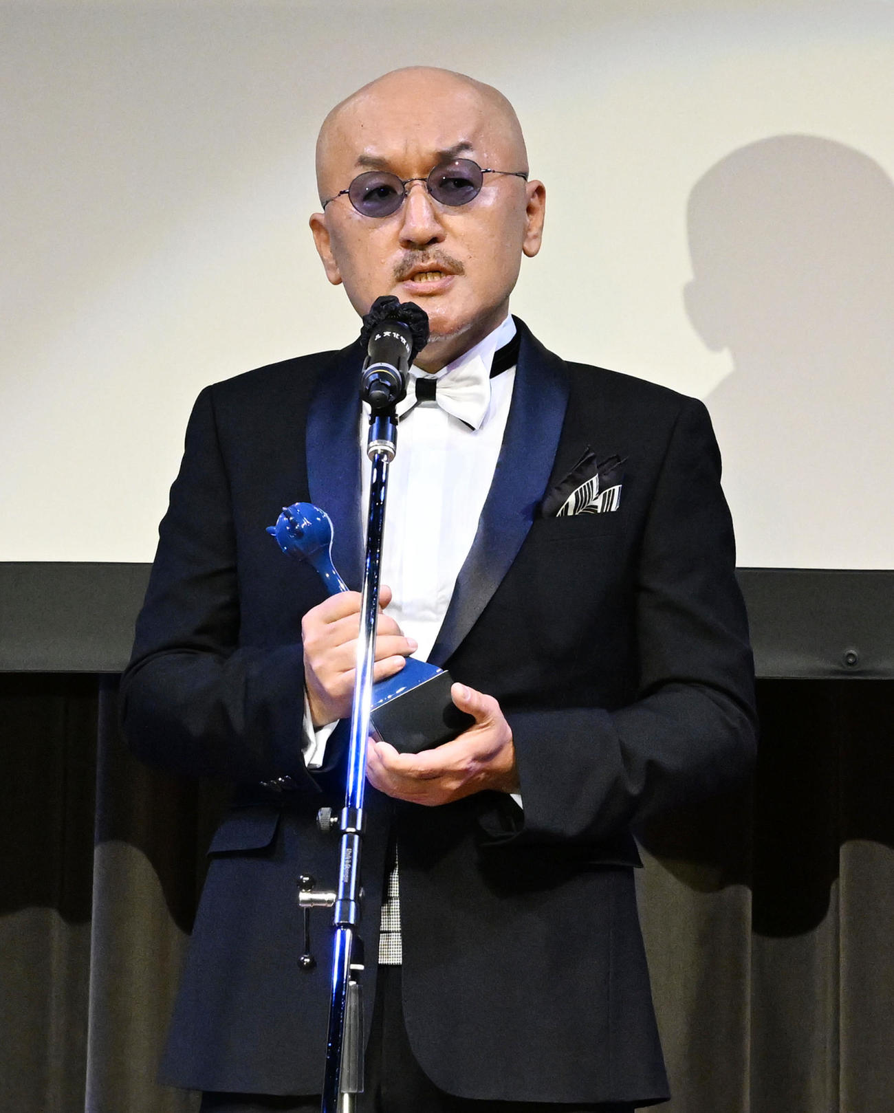 第16回声優アワードで助演男優賞を受賞しあいさつする立木文彦（撮影・滝沢徹郎）