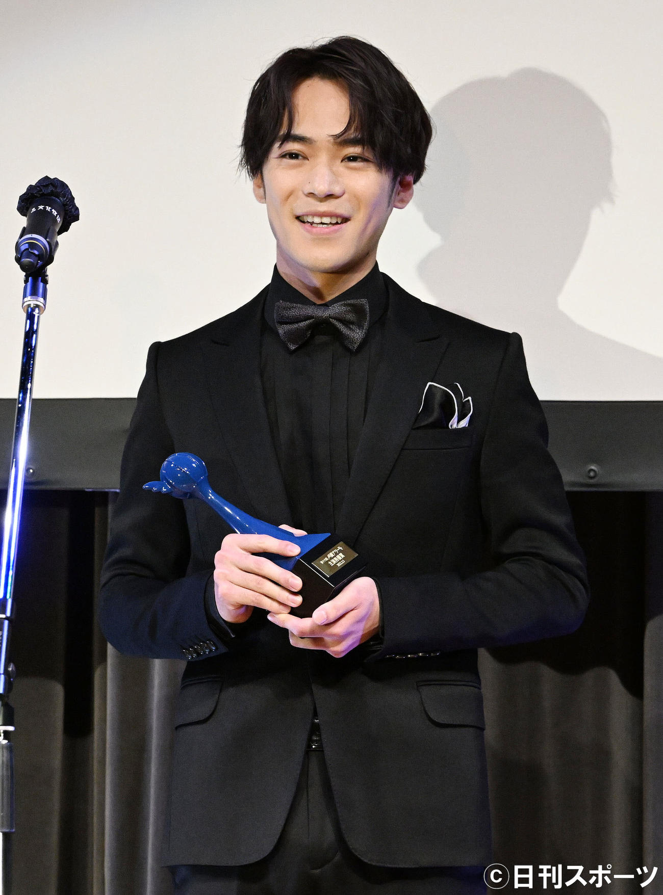 第16回声優アワードで主演男優賞を受賞し笑顔の小野賢章（撮影・滝沢徹郎）