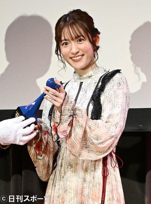 小松未可子が涙 何かを受賞するのが初めて 声優アワード助演女優賞受賞 アニメ ゲーム写真ニュース 日刊スポーツ