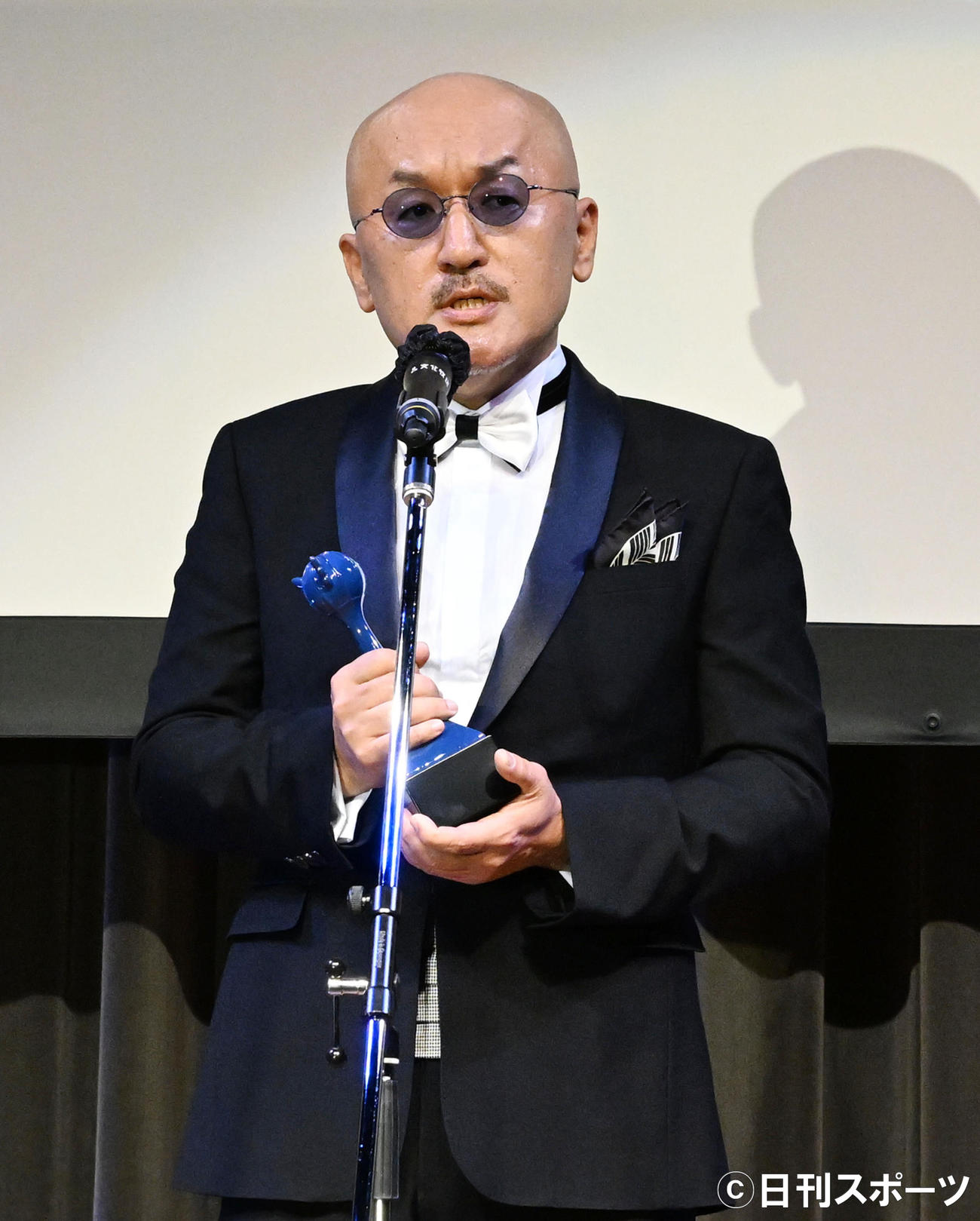 第16回声優アワードで助演男優賞を受賞しあいさつする立木文彦（撮影・滝沢徹郎）