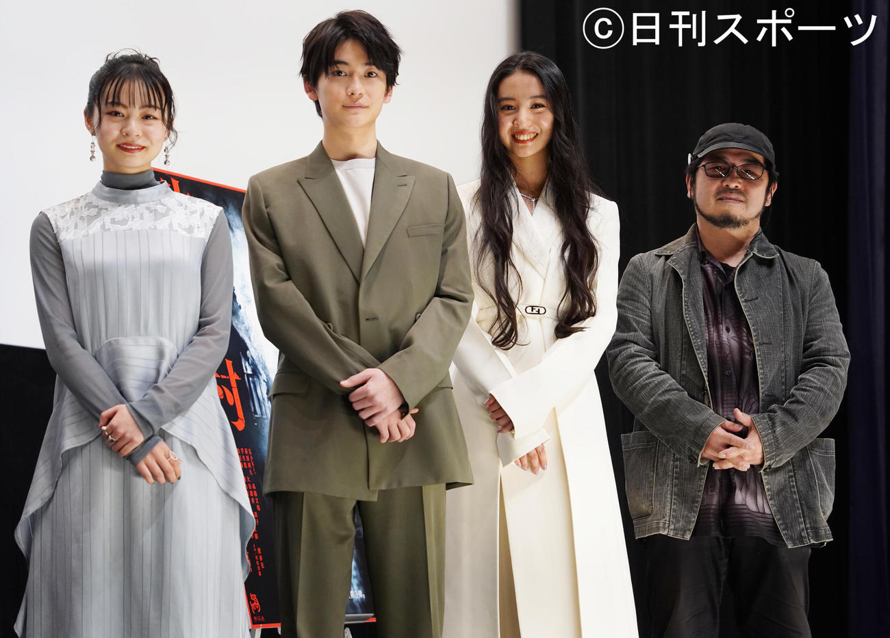 映画「牛首村」の大ヒット舞台あいさつに登壇した、左から莉子、高橋文哉、Koki，、清水崇監督（撮影・佐藤勝亮）
