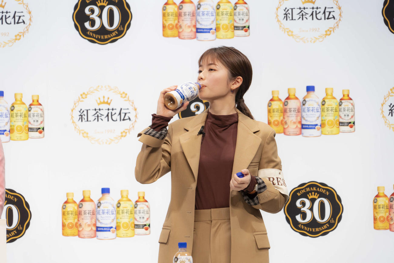 紅茶ブランド誕生30周年を迎えた「紅茶花伝」の記念イベントに出席した小芝風花