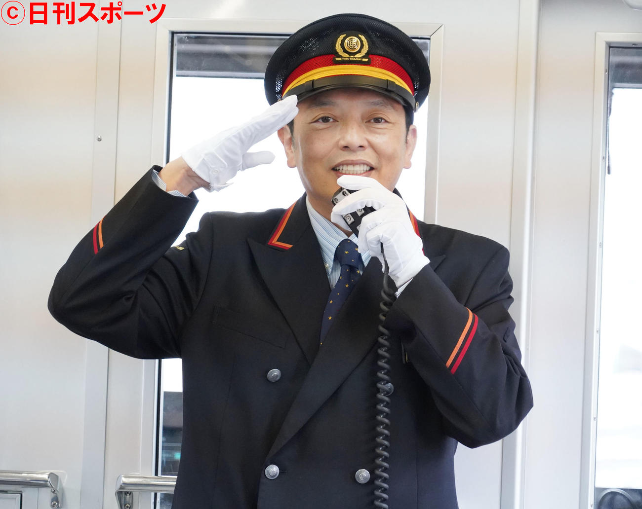 モスフードの50周年記念記者発表会に出席した中川家礼二（撮影・佐藤成）