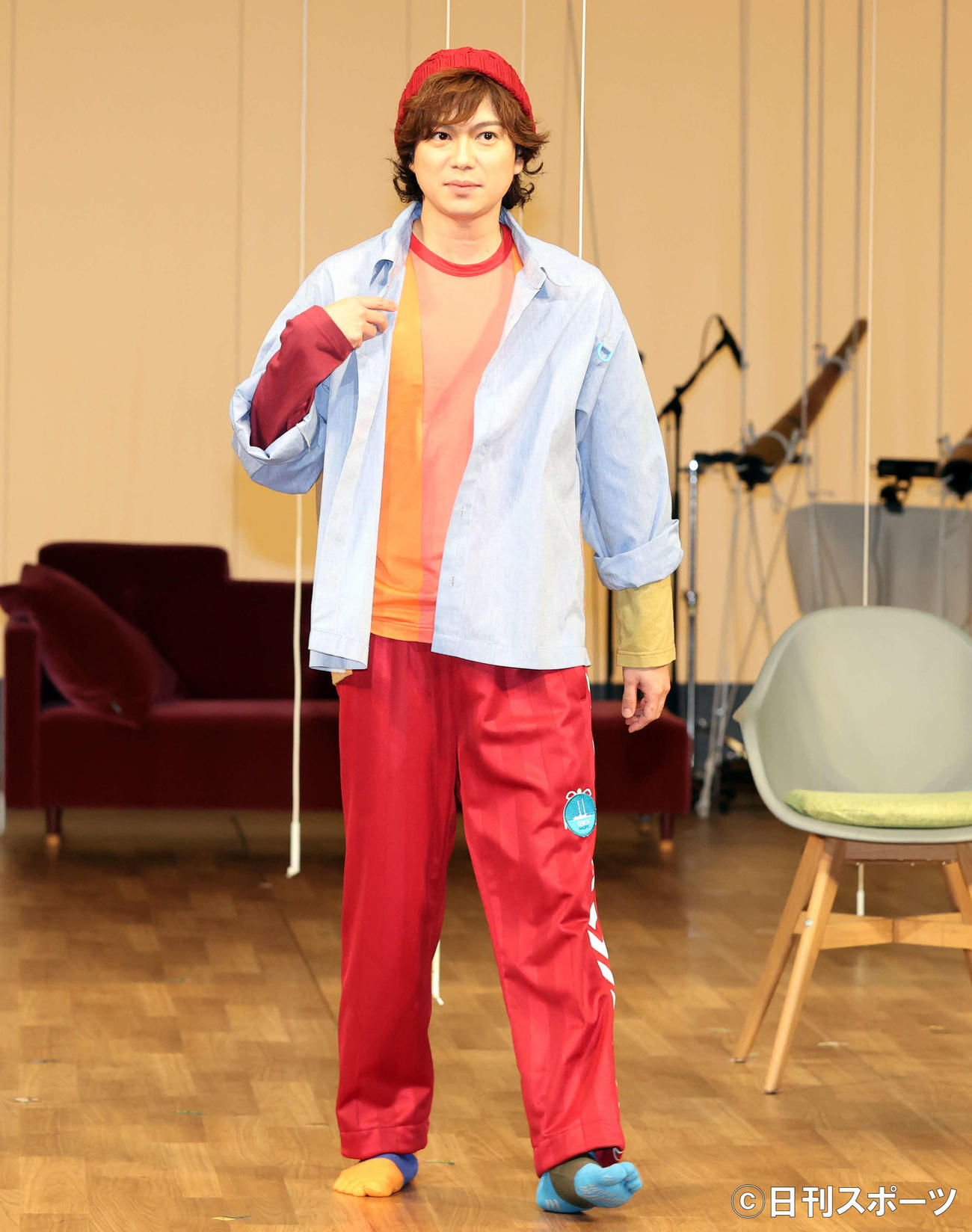 舞台「粛々と運針」の囲み会見でラフな衣装で登場した加藤シゲアキ（撮影・浅見桂子）