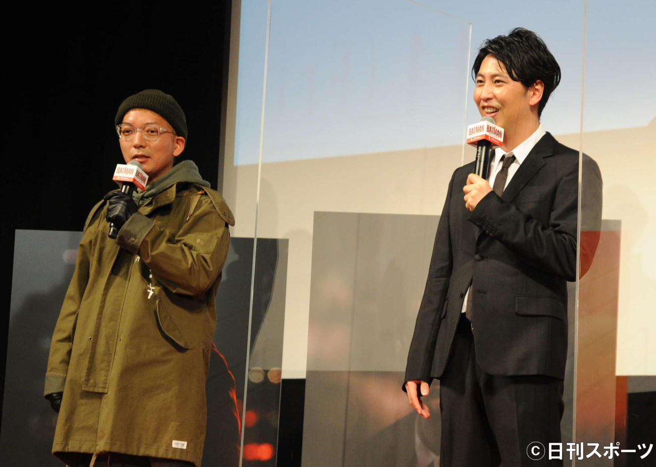 映画「THE BATMAN－ザ・バットマン－」公開直前スペシャルイベントに出席した、お笑いコンビ、ニューヨークの屋敷裕政（右）と嶋佐和也（撮影・松尾幸之介）