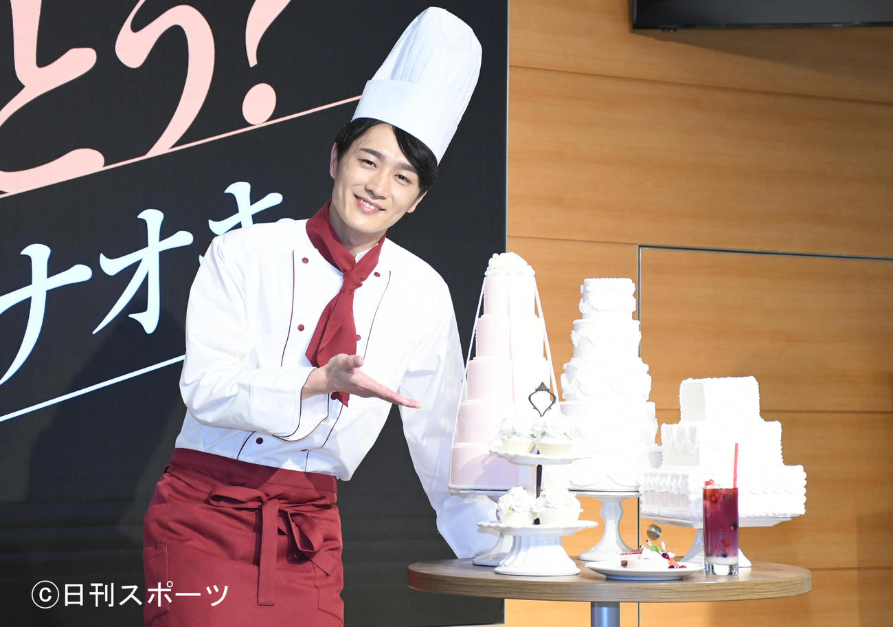 新曲「渋谷で…どう？」発売記念イベントでパティシエに扮（ふん）した真田ナオキ（撮影・大友陽平）