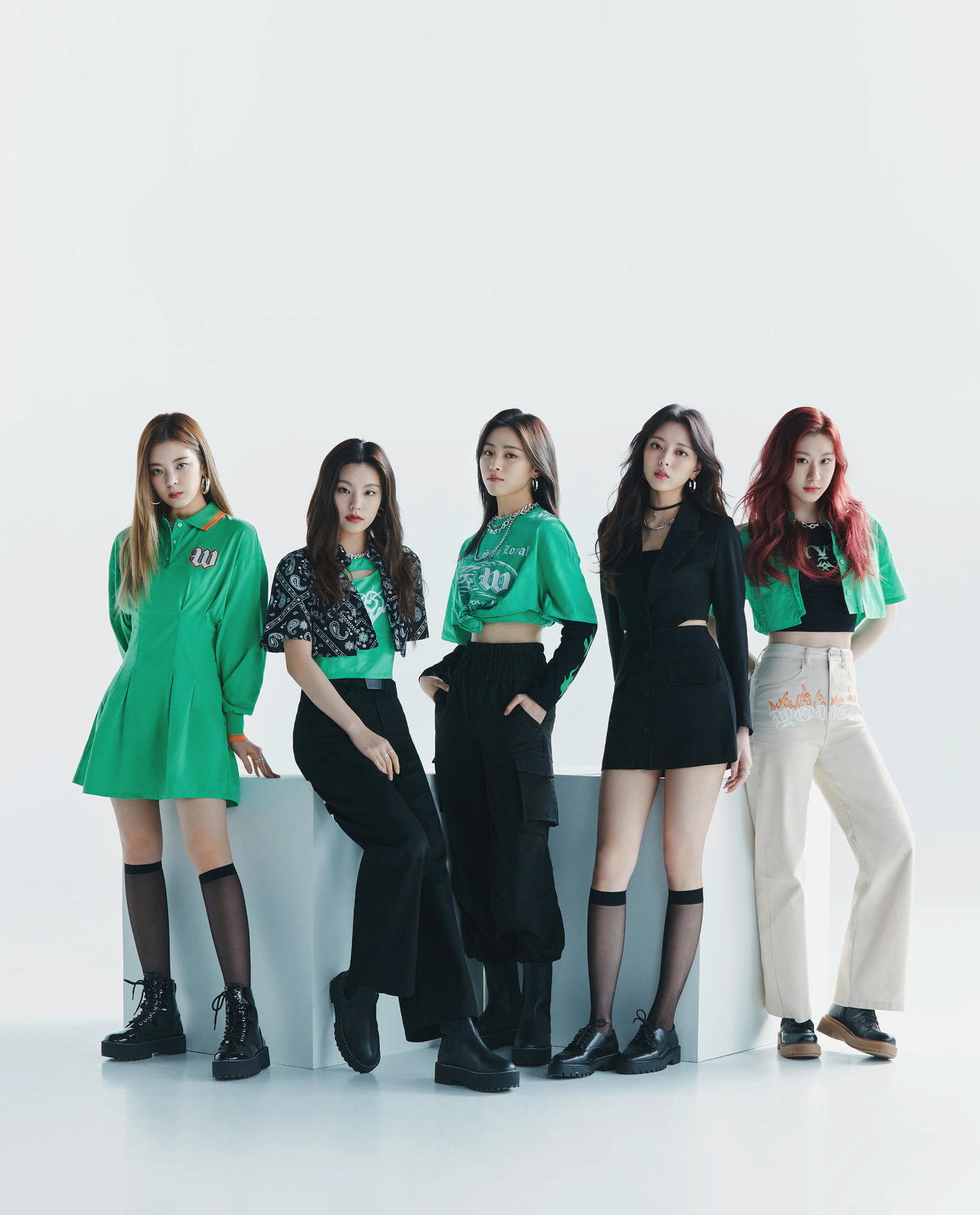 「H＆M」の2022年春夏キャンペーンのアンバサダーに就任した、ITZY。左からリア、イェジ、リュジン、ユナ、チェリョン