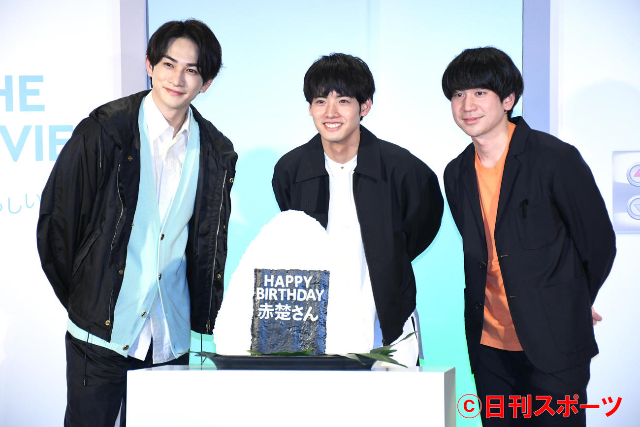映画「チェリまほ　THE MOVIE～30歳まで童貞だと魔法使いになれるらしい～」完成直前イベントに出席した、左から町田啓太、赤楚衛二、風間太樹監督（撮影・大友陽平）