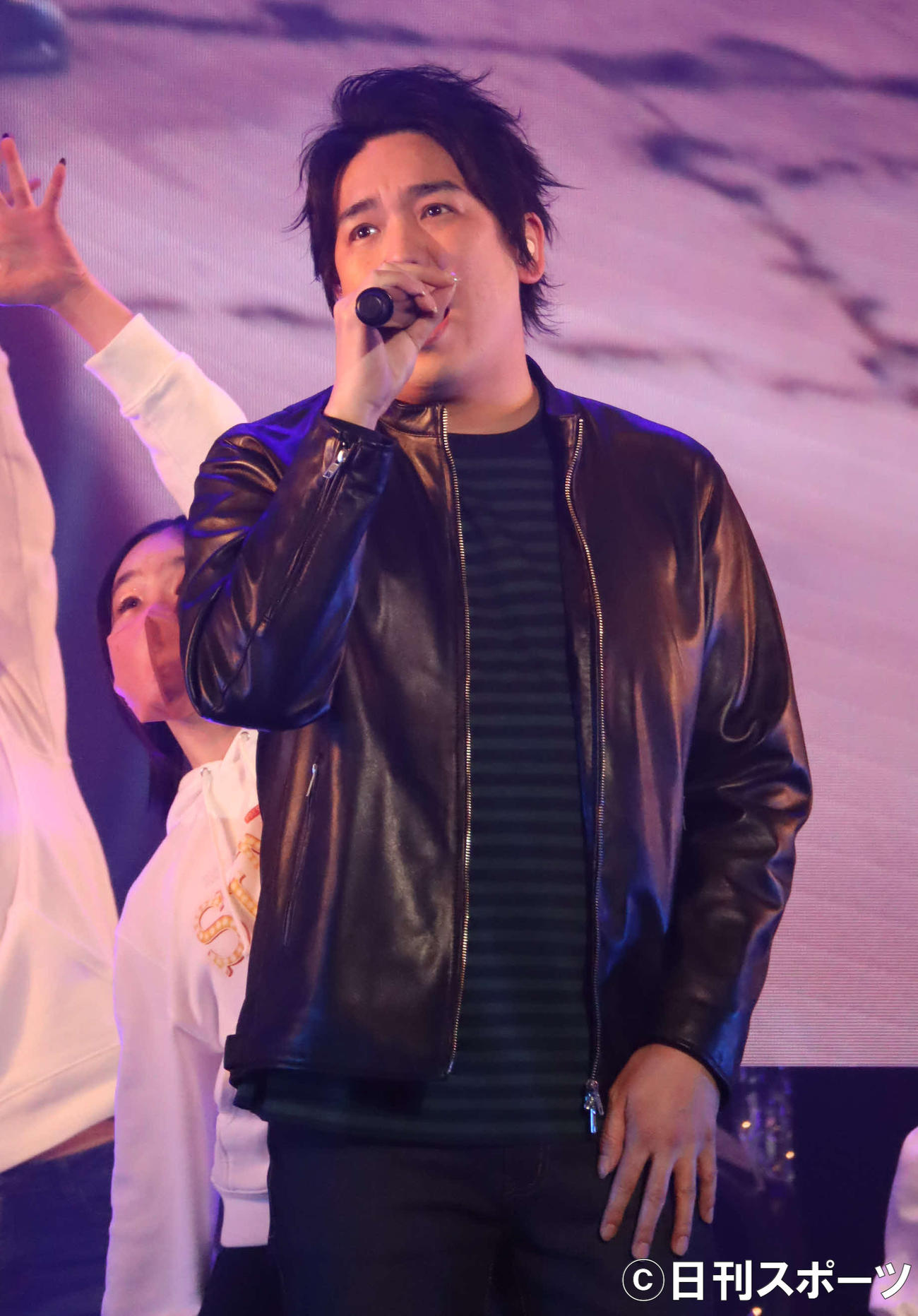 映画「SING／シング:ネクストステージ」のイベントで歌唱するスキマスイッチの大橋卓弥