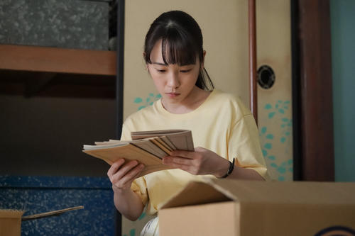 見知らぬおじいさんに声かけられるひなた、サイレンが鳴り…／カムカム