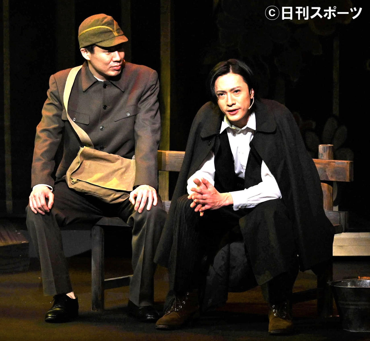 檀一雄役の生島勇輝（左）と太宰治役の内博貴