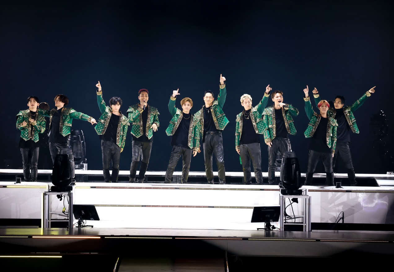 初日公演に駆けつけたEXILEメンバー。左からNAOTO、TETSUYA、佐藤大樹、NESMITH、岩田剛典、AKIRA、黒木啓司、SHOKICHI、世界、橘ケンチ