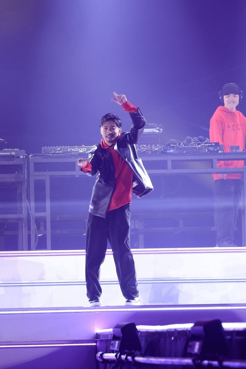 パフォーマンスするEXILE MAKIDAI