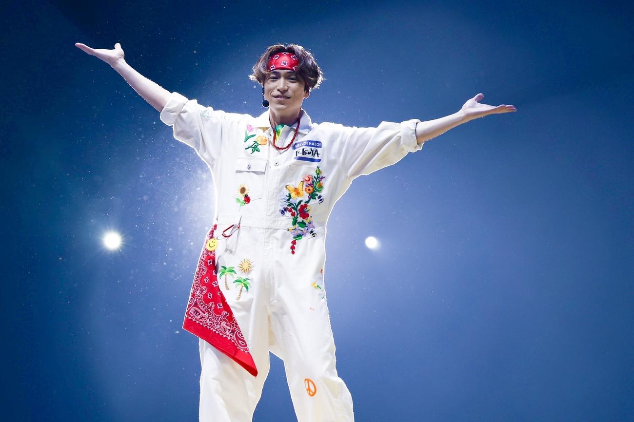 パフォーマンスするEXILE TETSUYA
