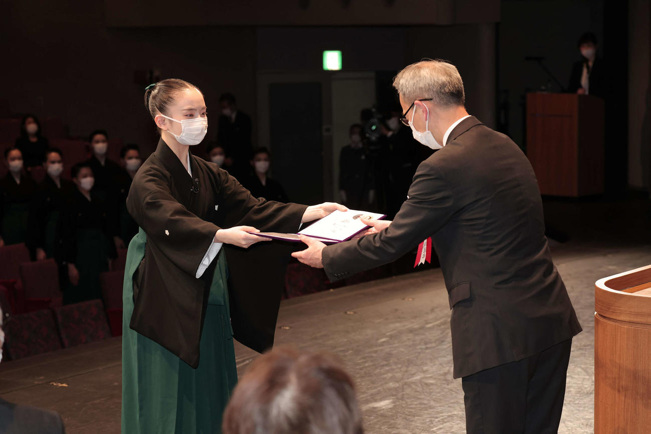 感染対策で、表彰状授与も代表者のみが受領した