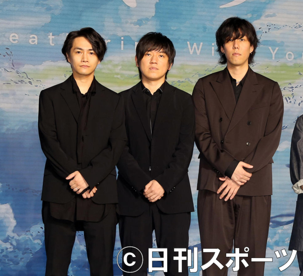 左からRADWIMPSの武田祐介、桑原彰、野田洋次郎（2019年7月2日撮影）