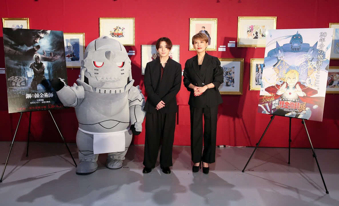 主演映画「鋼の錬金術師　完結編　復讐者スカー／最後の錬成」のキックオフイベントに出席したHey！Say！JUMPの山田涼介（左）と朴〓（王ヘンに路）美