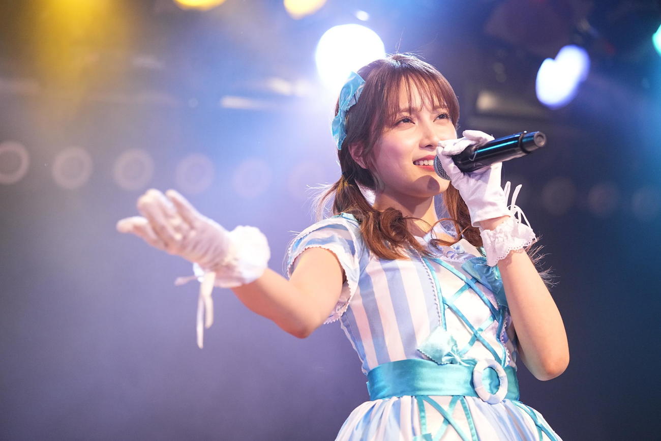 卒業公演で歌うAKB48入山杏奈（C）AKB48