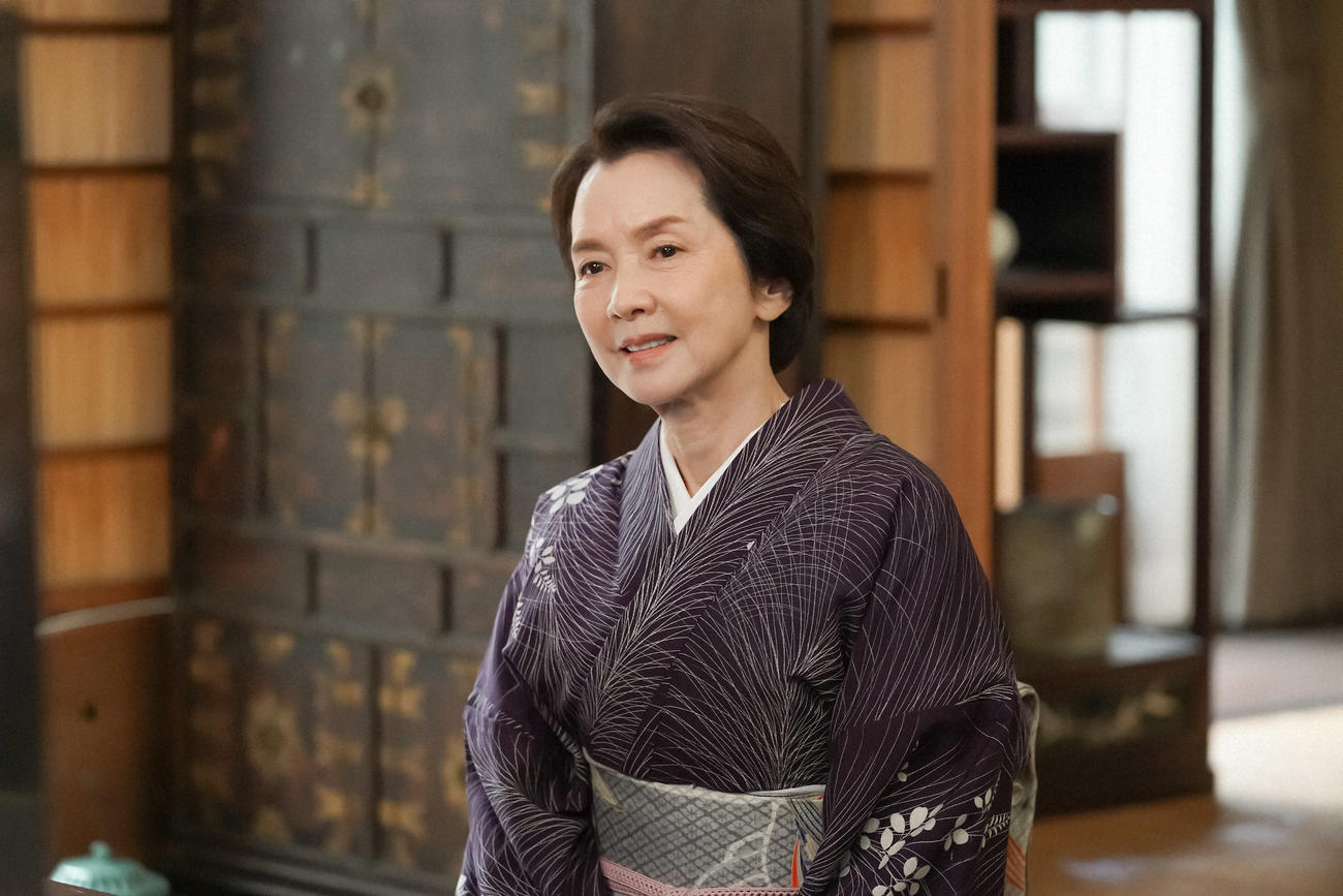 雉真家で錠一郎と話しをする雉真雪衣（多岐川裕美）（Ｃ）NHK