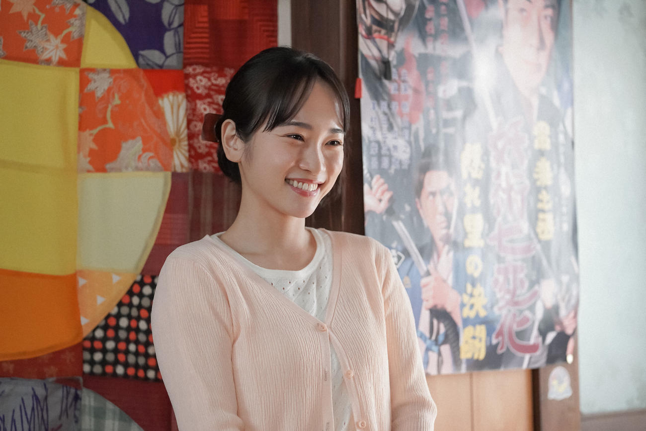 「大月」でるいと話をする大月ひなた（川栄李奈）（Ｃ）NHK