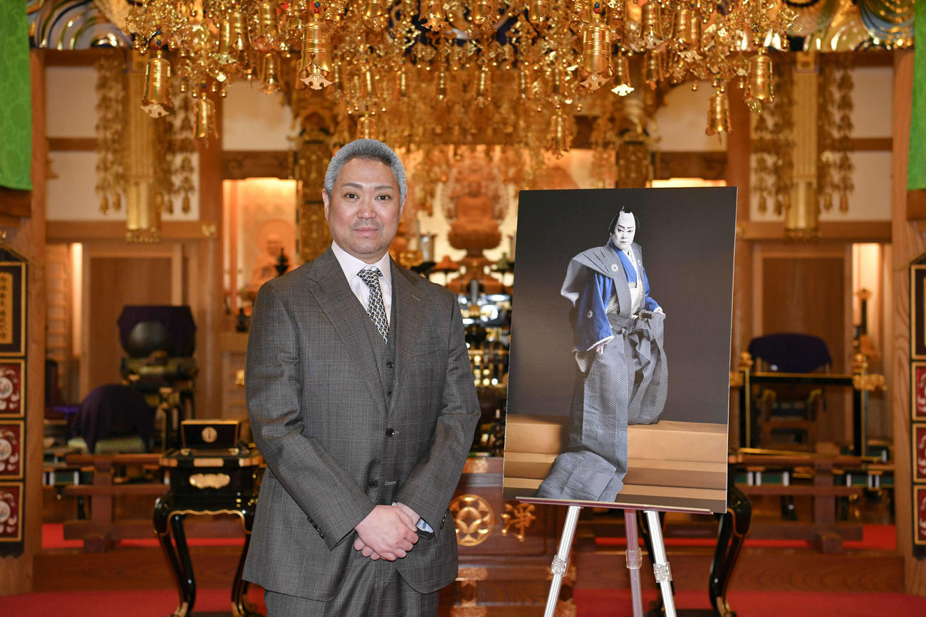 大岡越前守が眠る浄見寺を墓参した尾上松緑は、「天一坊大岡政談」で名奉行を演じる