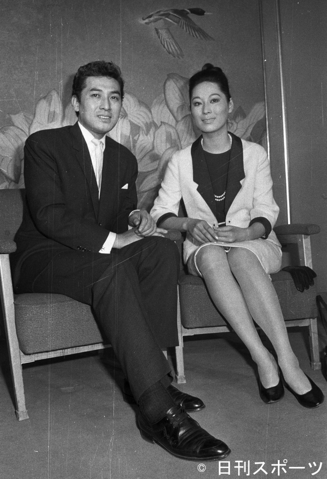 ファッションモデルの児島明子さんと婚約した宝田明さん