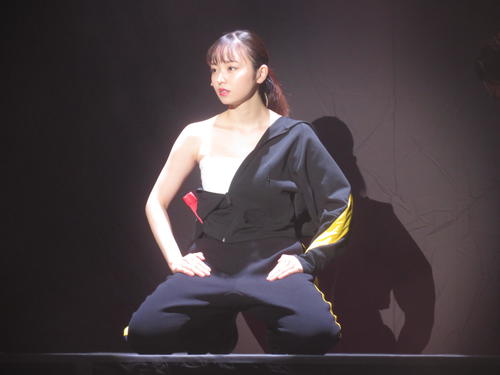 主演舞台「修羅雪姫-復活祭 50th- 修羅雪と八人の悪党」のゲネプロに臨む今泉佑唯(撮影・横山慧)