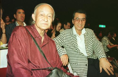 97年7月、ミュージカル「ドリームエンジェル」特別鑑賞会での宝田明さん(右)と天本英世さん