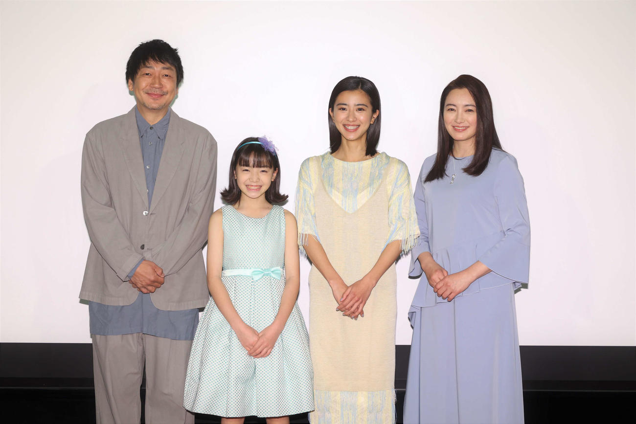 NHK連続テレビ小説「ちむどんどん」オンライン取材会に出席した、左から大森南朋、稲垣来泉、黒島結菜、仲間由紀恵