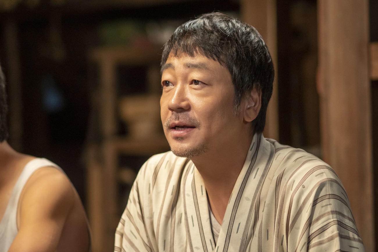 NHK連続テレビ小説「ちむどんどん」でヒロインの父、賢三を演じる大森南朋