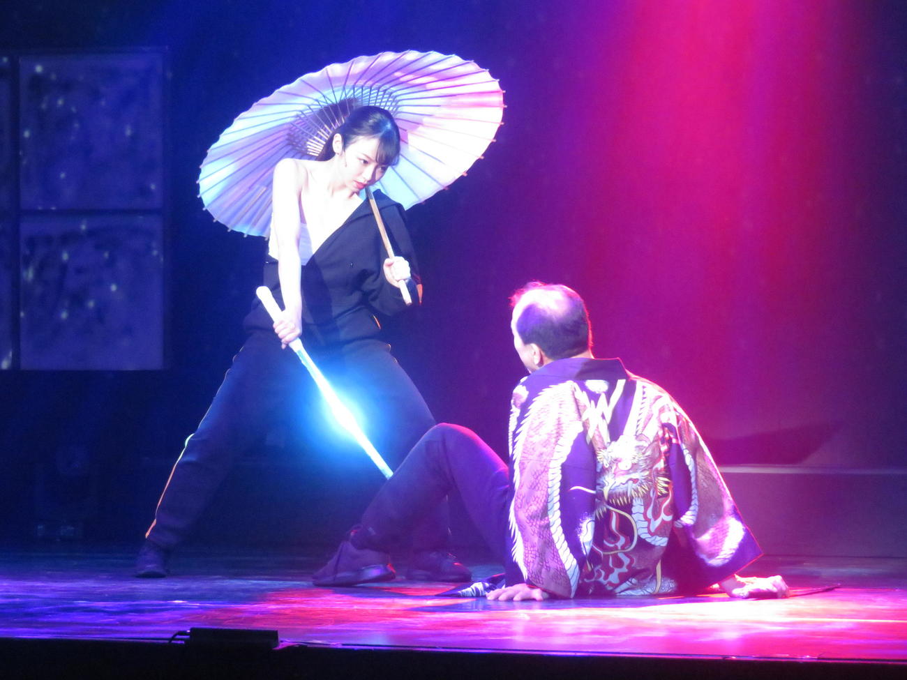 主演舞台「修羅雪姫－復活祭　50th－　修羅雪と八人の悪党」のゲネプロに臨む今泉佑唯（撮影・横山慧）