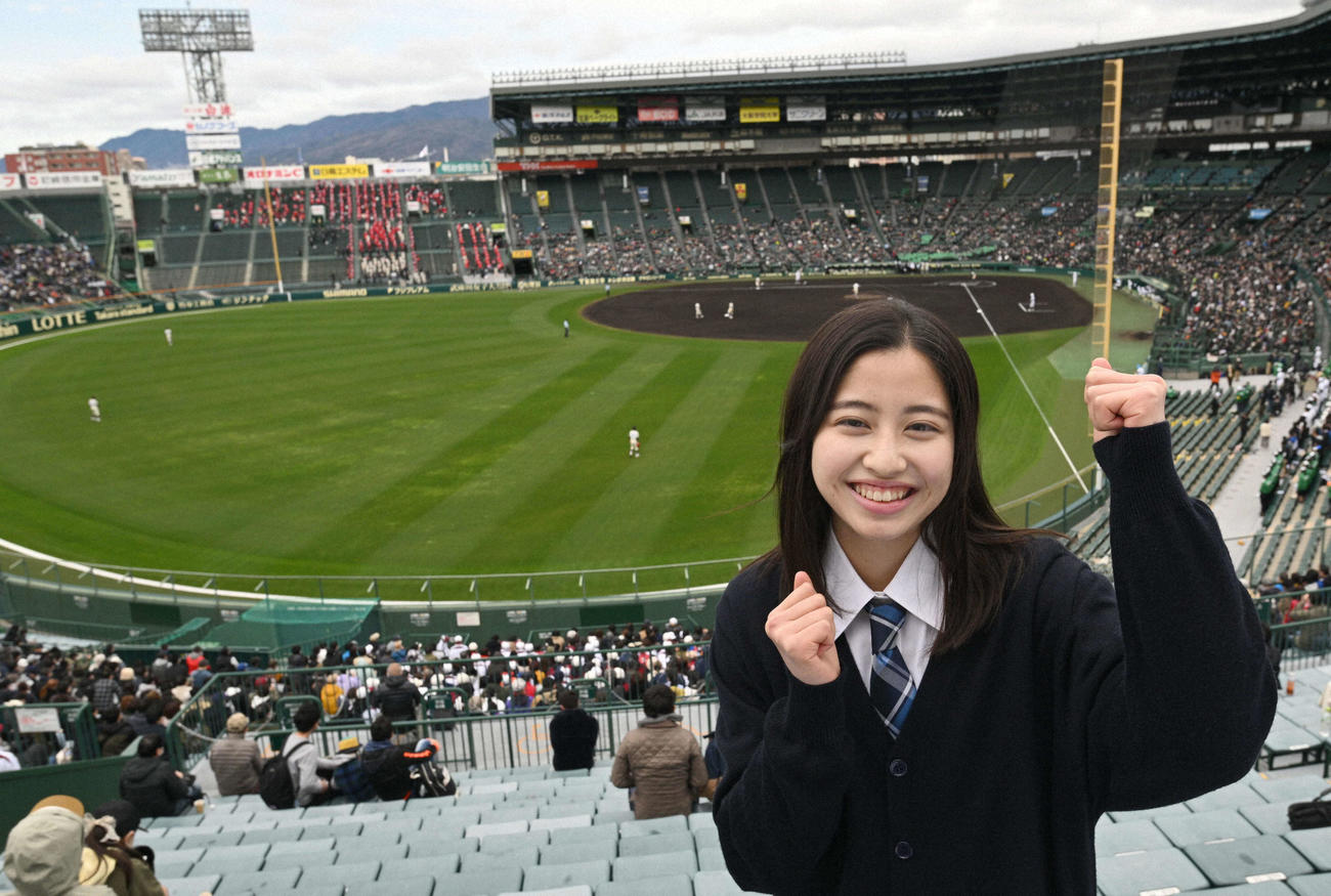 開幕試合を観戦したセンバツ応援イメージキャラクターの伊丹彩華（撮影時のみマスクをはずしました）