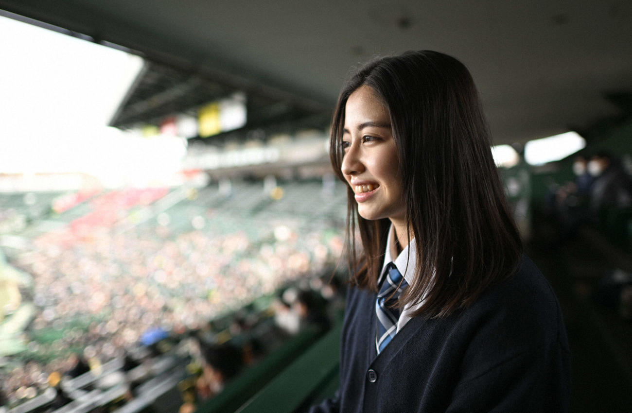 開幕試合を観戦したセンバツ応援イメージキャラクターの伊丹彩華（撮影時のみマスクをはずしました）