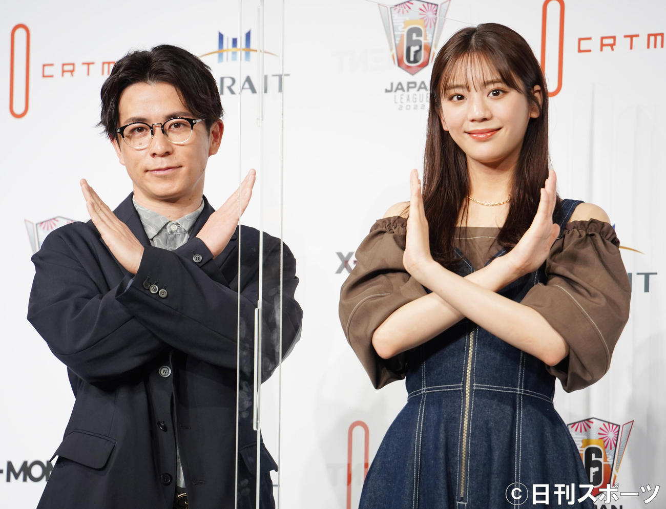 eスポーツの国内トップリーグ「X－MOMENT」の開幕直前取材会に出席した、藤森慎吾（左）と貴島明日香（撮影・佐藤勝亮）