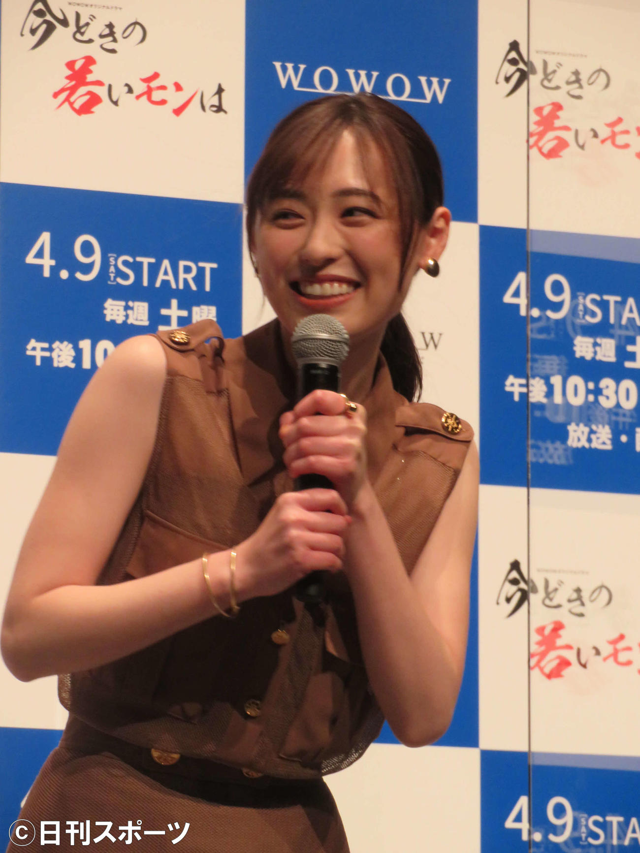 WOWOWオリジナルドラマ「今どきの若いモンは」完成報告会に登壇し、笑う福原遥（撮影・村上幸将）