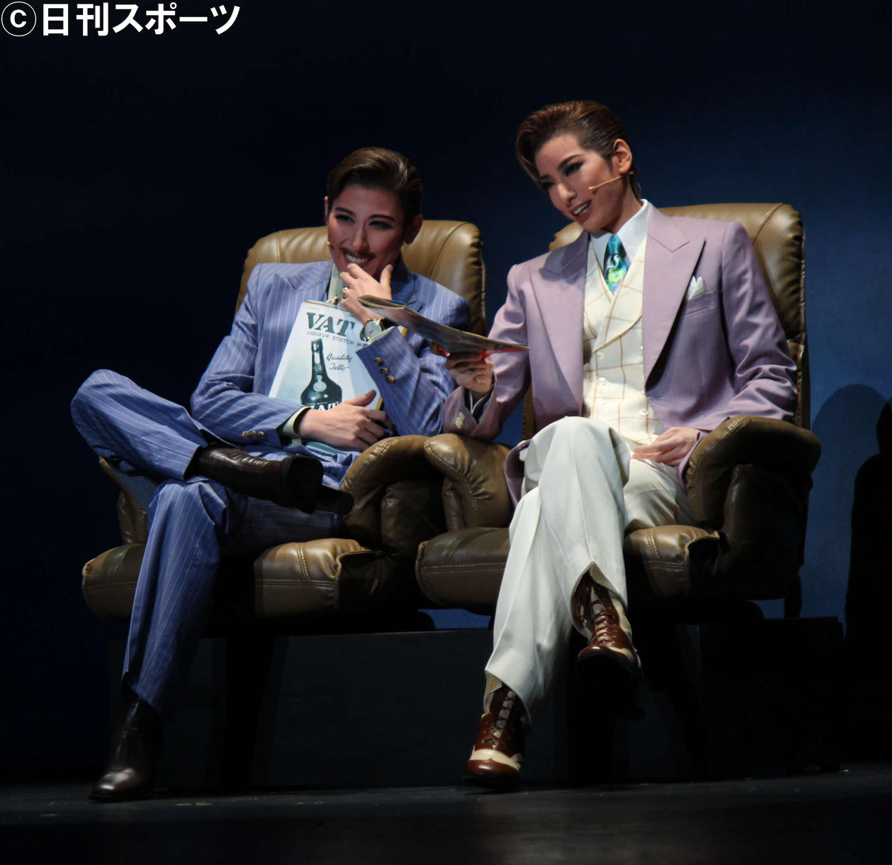 花組トップ柚香光（右）主演の「TOP HAT」で、友人を演じた同期の水美舞斗も好演（撮影・村上久美子）