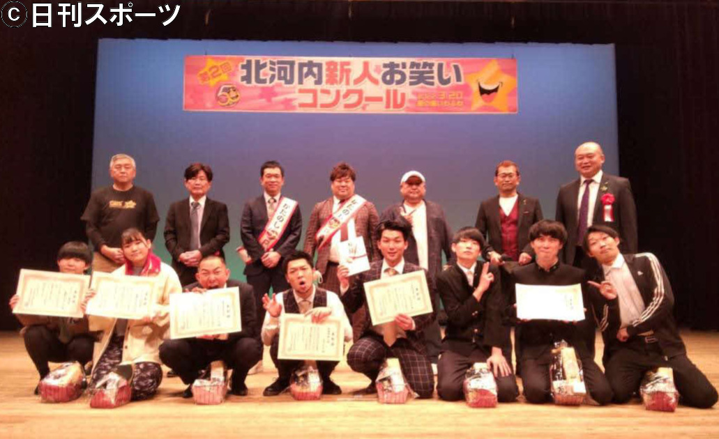 優勝した生ファラオをはじめとする入賞者と審査員たち