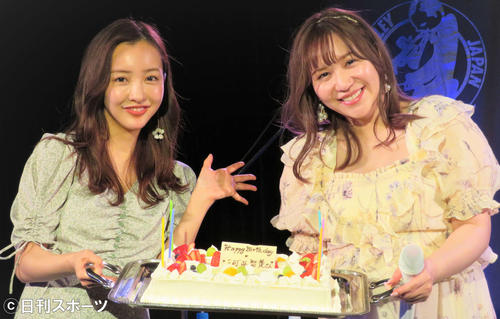 板野友美・河西智美　サイン色紙 超貴重！ 直筆サイン：大島麻衣、板野友美、河西智美カレンダー AKB