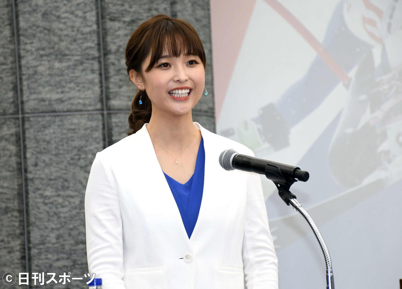 「海と日本プロジェクト×サザエさん」発表セレモニーで司会を務めるフジテレビ渡邊渚アナウンサー（撮影・大友陽平）