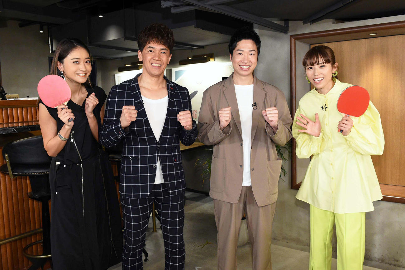 オンラインで行われたテレビ東京系「テレ東卓球塾～ひとラリー、いっとくぅぅぅ？～」の記者会見に出席した左から池田美優、武井壮、水谷隼、若槻千夏