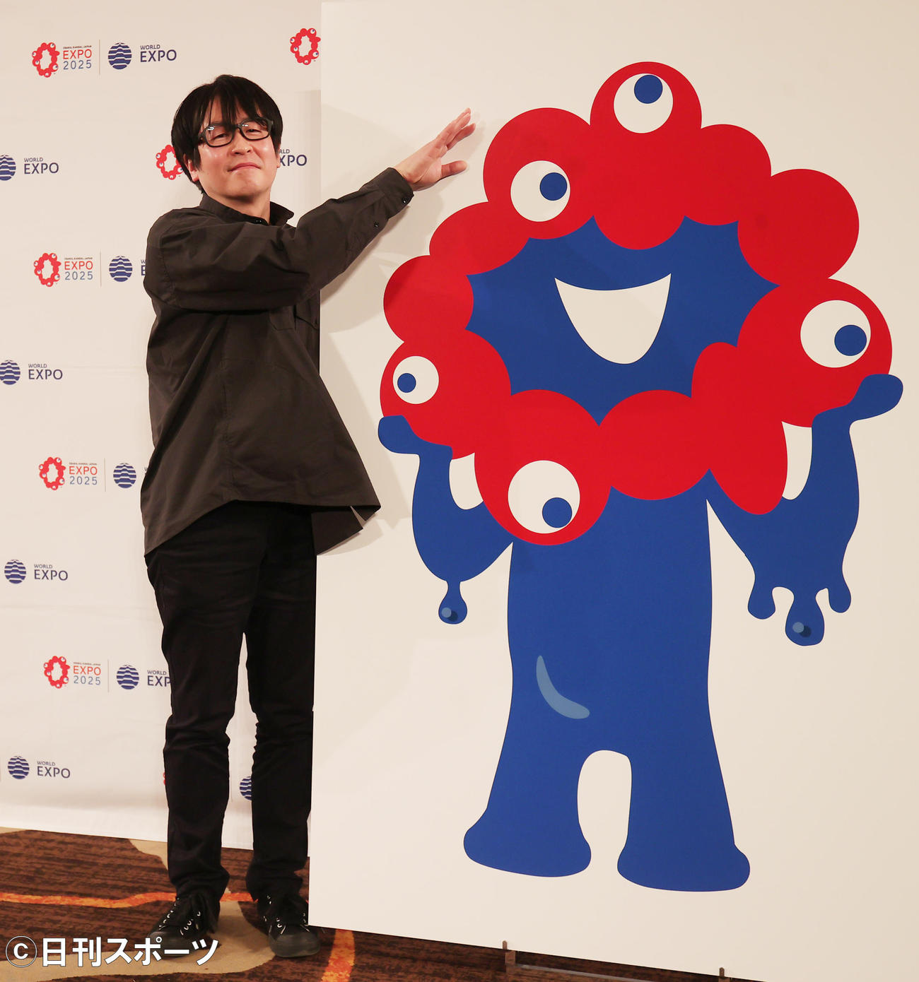 2025年大阪・関西万博キャラクターデザイン公募で最優秀作品を受賞したmountain mountainの山下代表（撮影・野上伸悟）