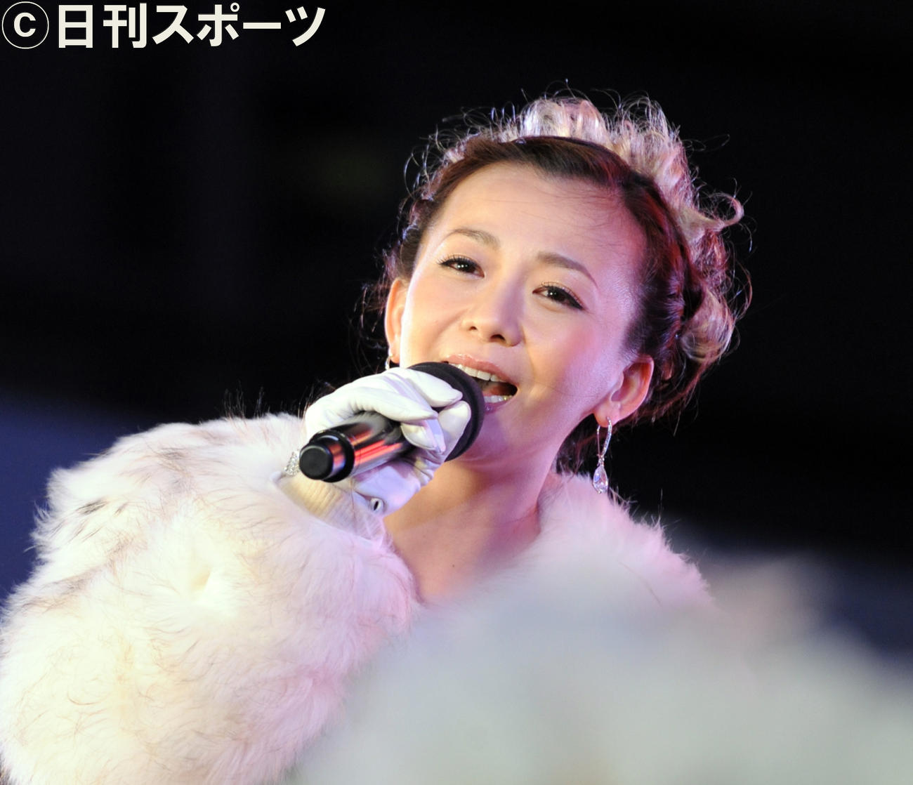 歌声を披露する華原朋美（13年1月3日撮影）