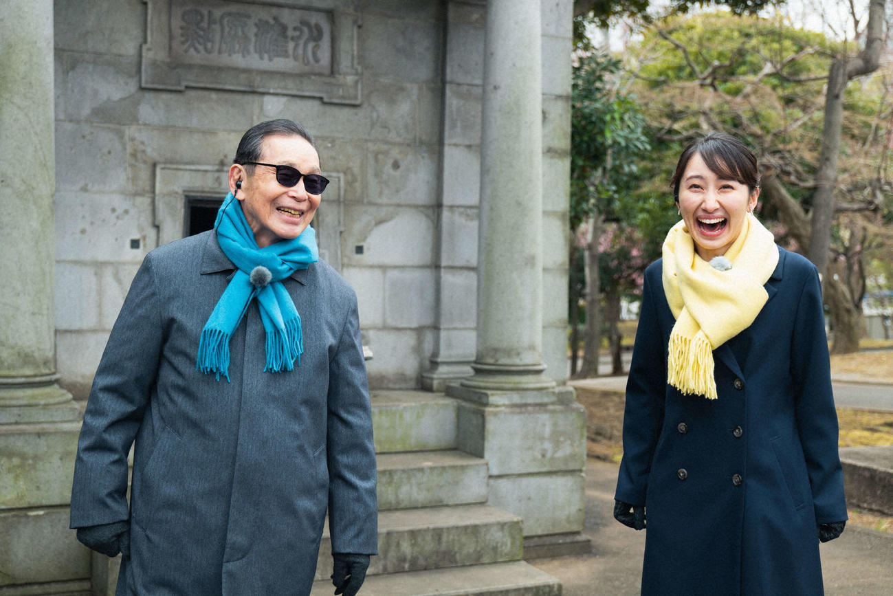 NHK「ブラタモリ」に出演するタモリ（左）と野口葵衣アナウンサー