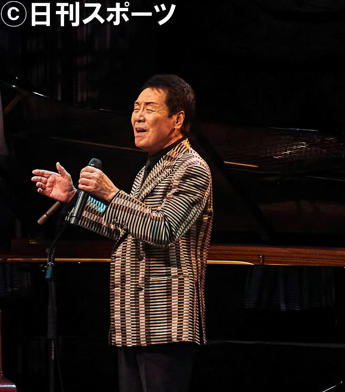 アルバム発売記念のライブを行った五木ひろし