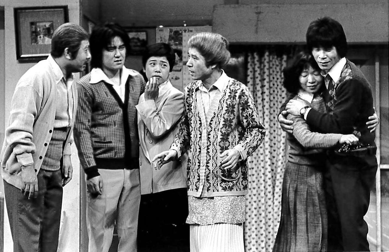 30年以上前となる間寛平（右端）座長時代の吉本新喜劇の様子（Ｃ）吉本興業