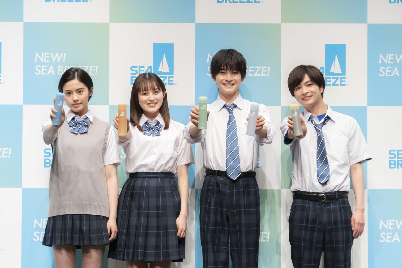「NEW！SEA BREEZE！発表会」に出席した、左から安斉星来、福山絢水、高橋文哉、曽田陵介