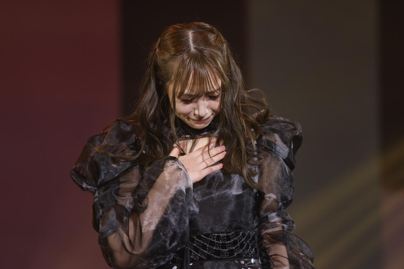 卒業コンサートで感極まる乃木坂46北野日奈子