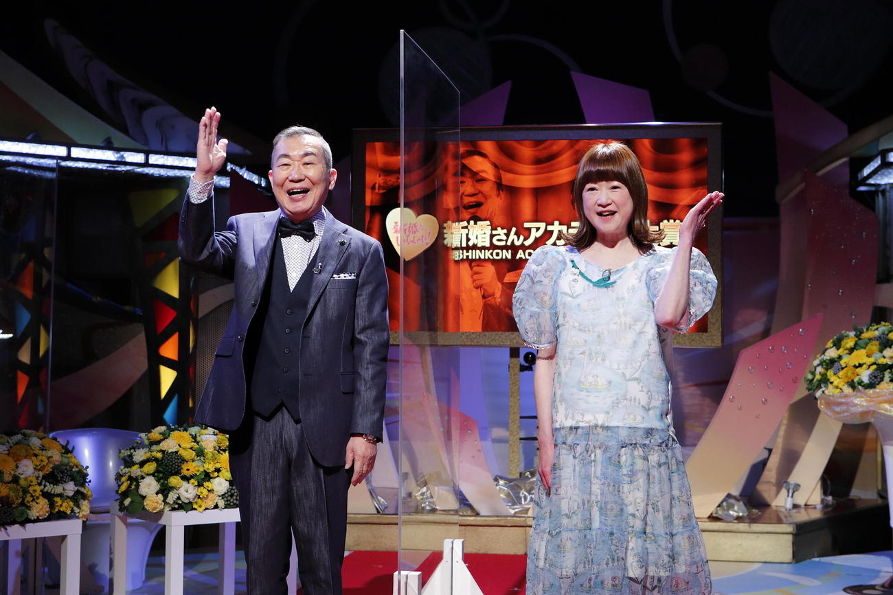 「新婚さんいらっしゃい！」の最終収録に臨んだ桂文枝（左）、山瀬まみ（ABCテレビ提供）
