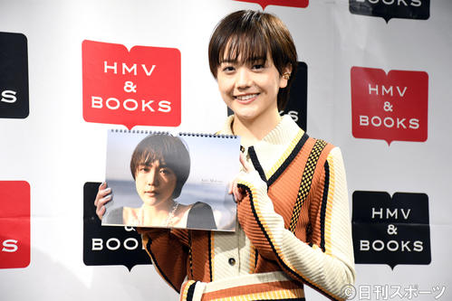 カレンダー発売イベントで笑顔を見せる松井愛莉(撮影・大友陽平)